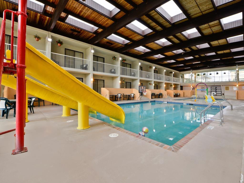 Ramada By Wyndham Plymouth Hotel & Conference Center Buitenkant foto