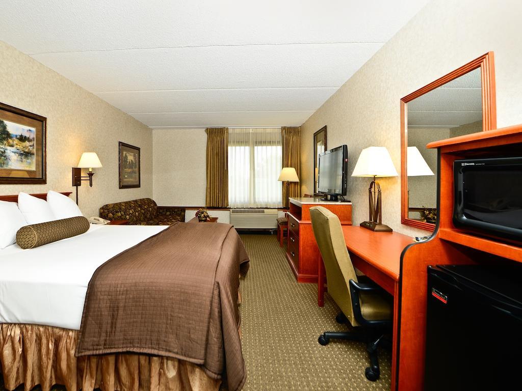 Ramada By Wyndham Plymouth Hotel & Conference Center Buitenkant foto