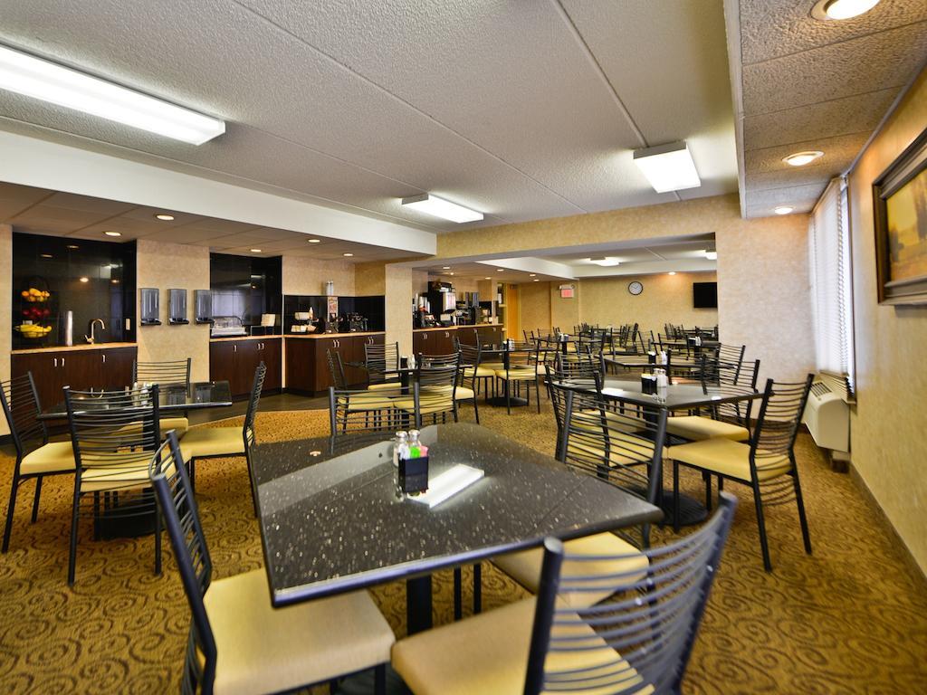 Ramada By Wyndham Plymouth Hotel & Conference Center Buitenkant foto