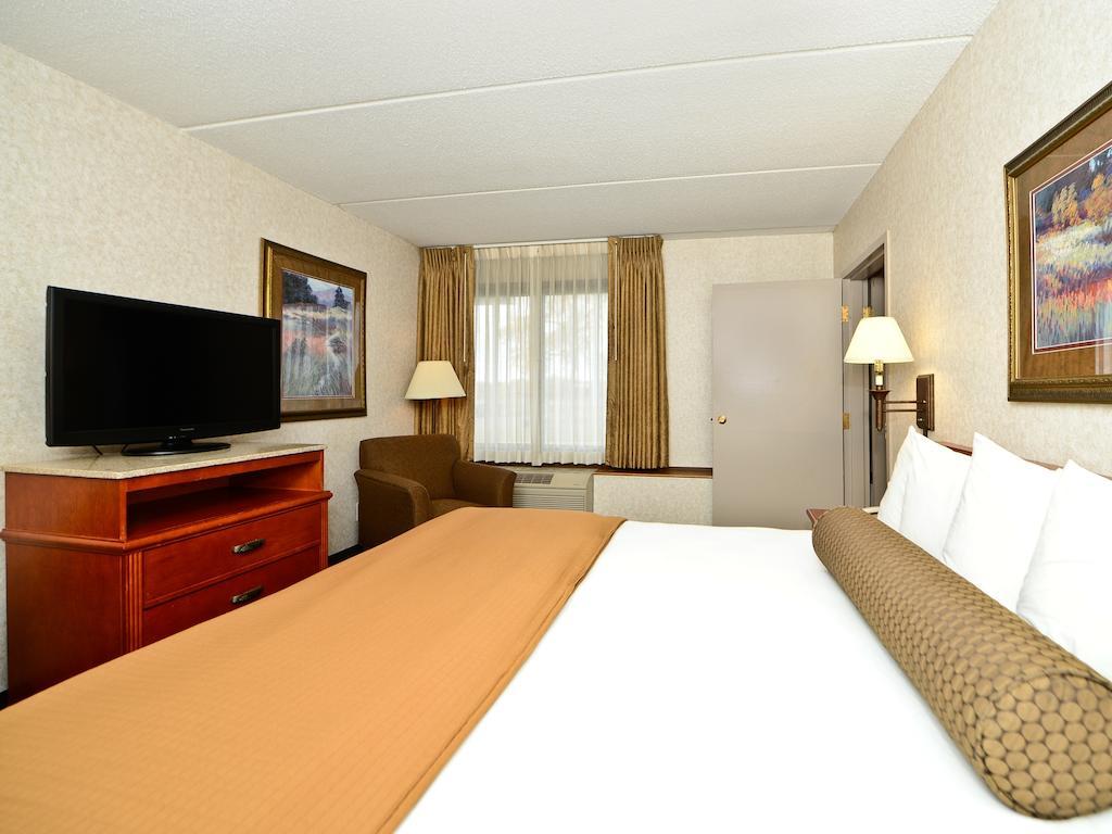 Ramada By Wyndham Plymouth Hotel & Conference Center Buitenkant foto