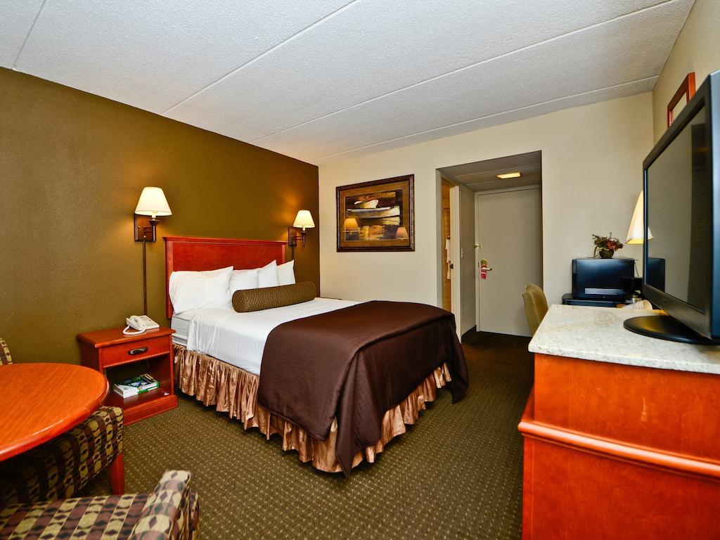 Ramada By Wyndham Plymouth Hotel & Conference Center Buitenkant foto