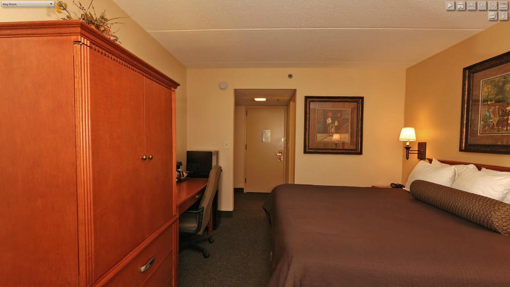 Ramada By Wyndham Plymouth Hotel & Conference Center Buitenkant foto