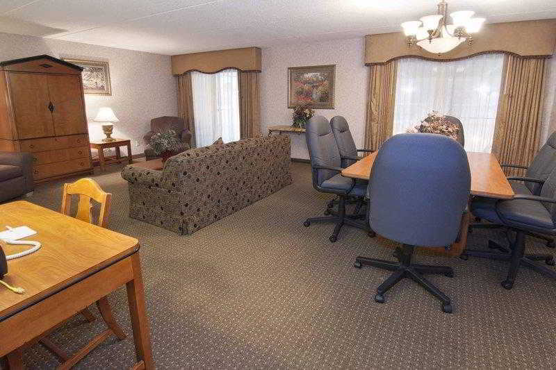 Ramada By Wyndham Plymouth Hotel & Conference Center Kamer foto