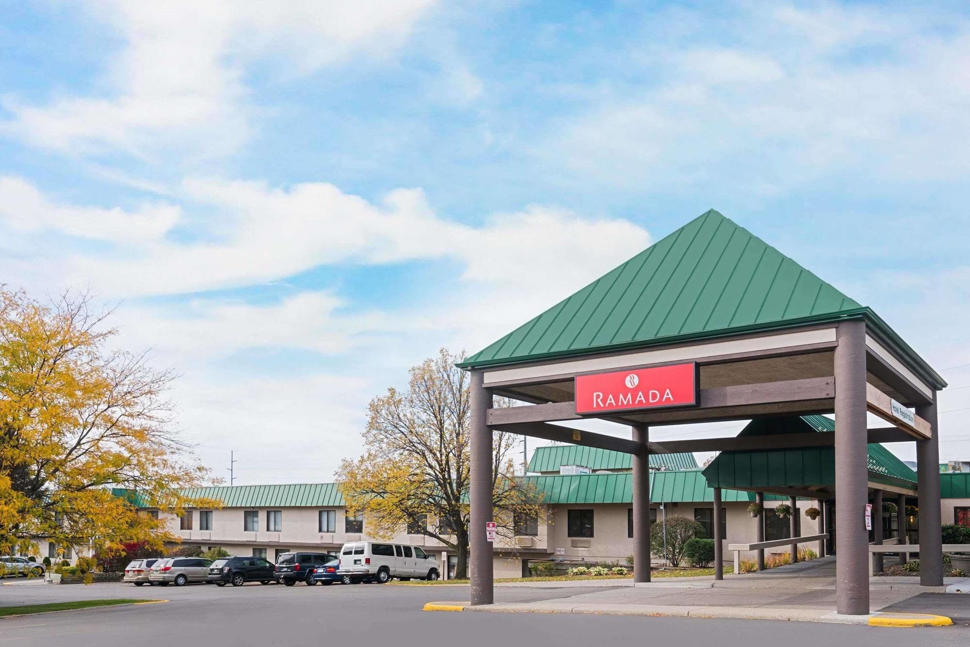 Ramada By Wyndham Plymouth Hotel & Conference Center Buitenkant foto