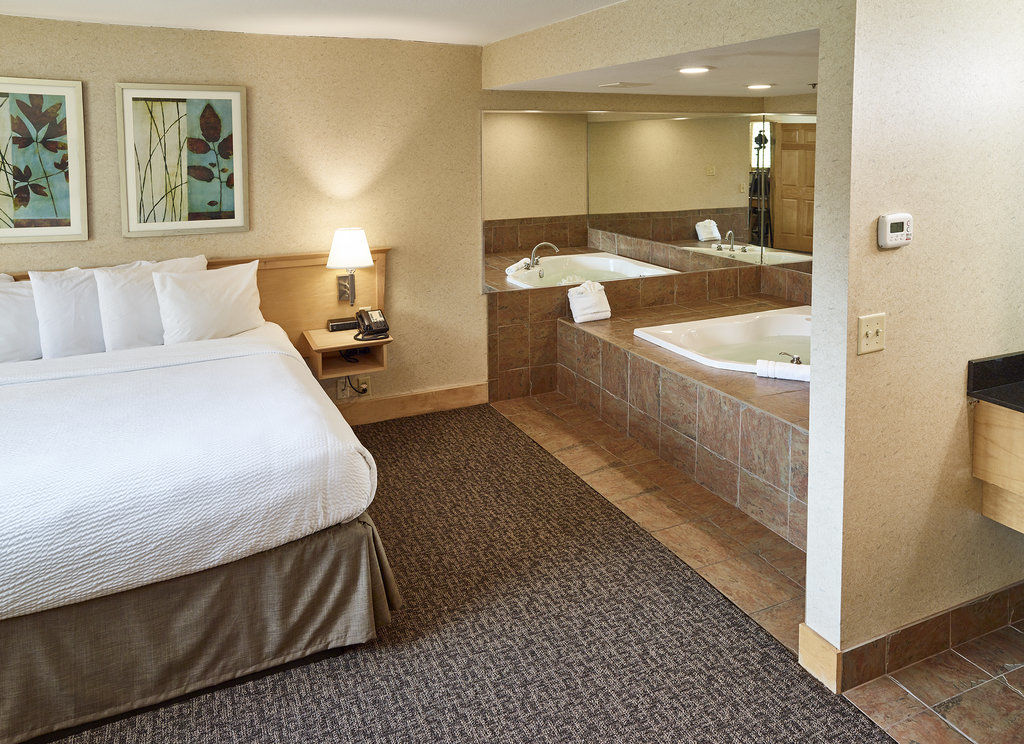 Ramada By Wyndham Plymouth Hotel & Conference Center Buitenkant foto