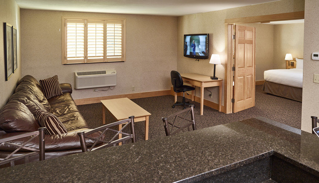 Ramada By Wyndham Plymouth Hotel & Conference Center Buitenkant foto