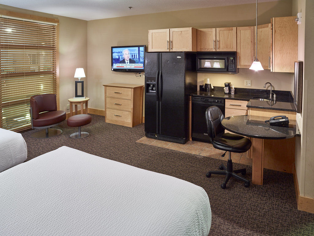 Ramada By Wyndham Plymouth Hotel & Conference Center Buitenkant foto