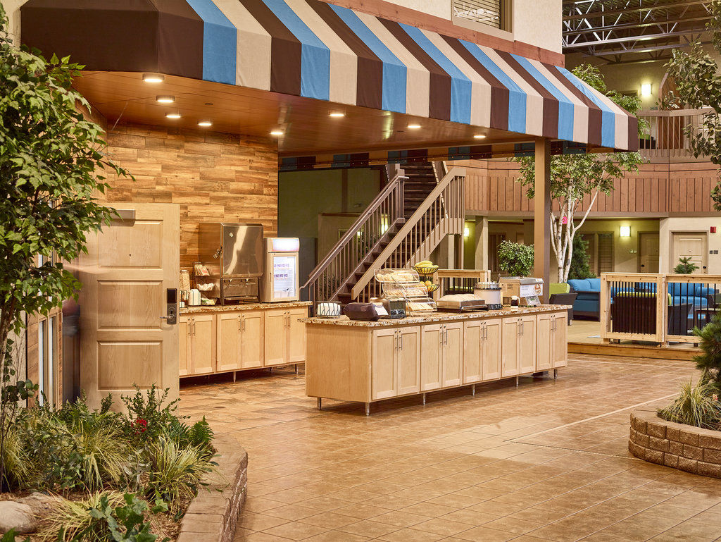 Ramada By Wyndham Plymouth Hotel & Conference Center Buitenkant foto