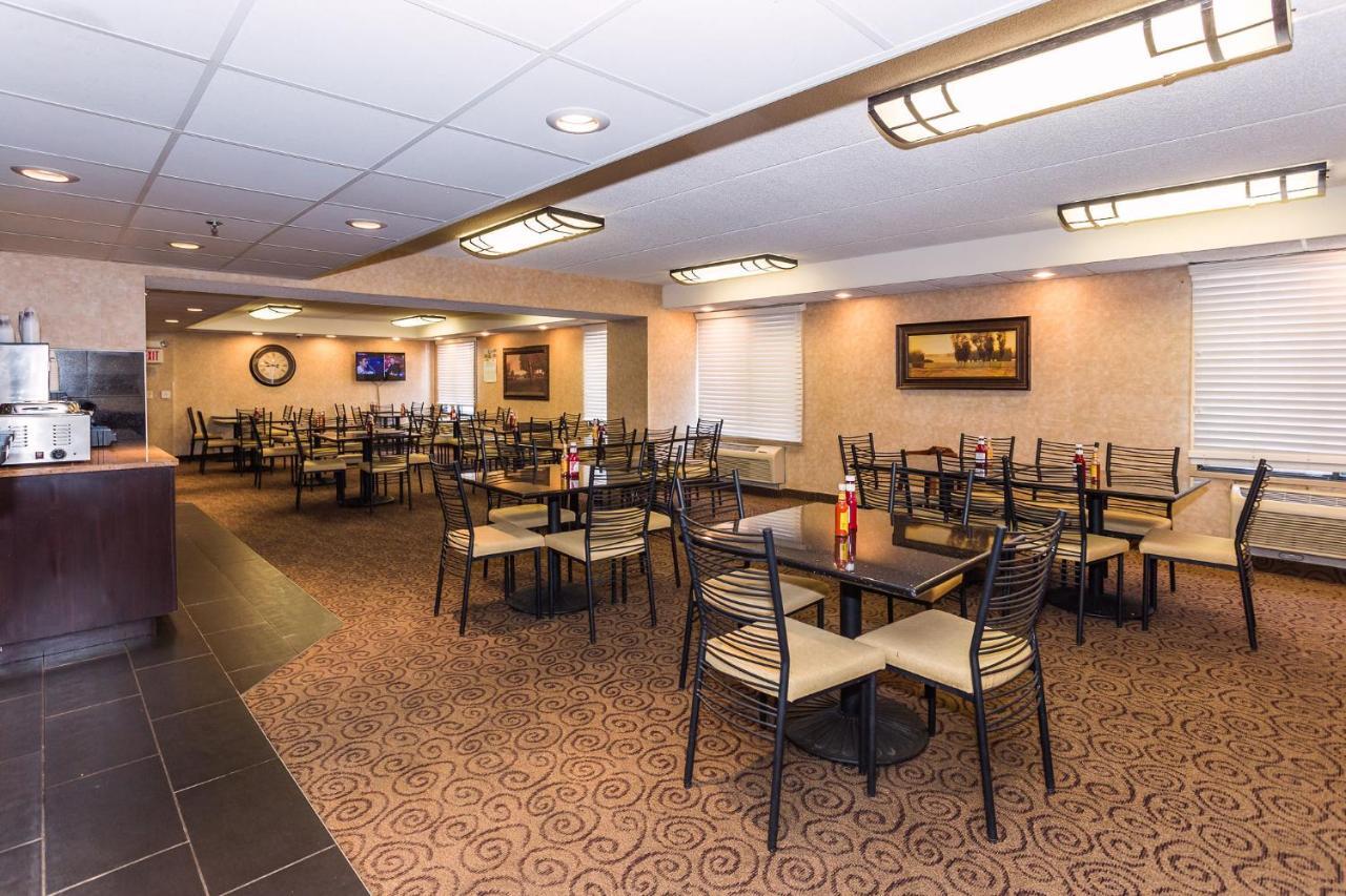 Ramada By Wyndham Plymouth Hotel & Conference Center Buitenkant foto