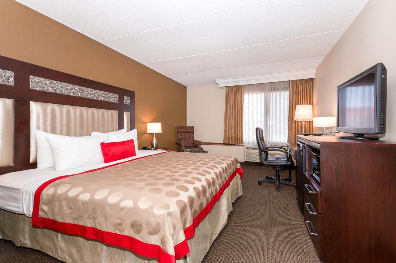 Ramada By Wyndham Plymouth Hotel & Conference Center Buitenkant foto