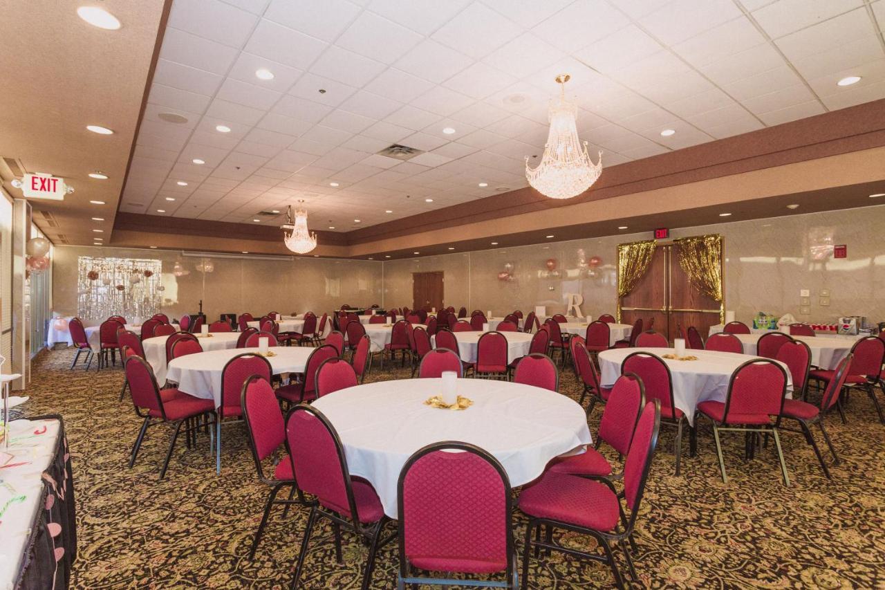 Ramada By Wyndham Plymouth Hotel & Conference Center Buitenkant foto
