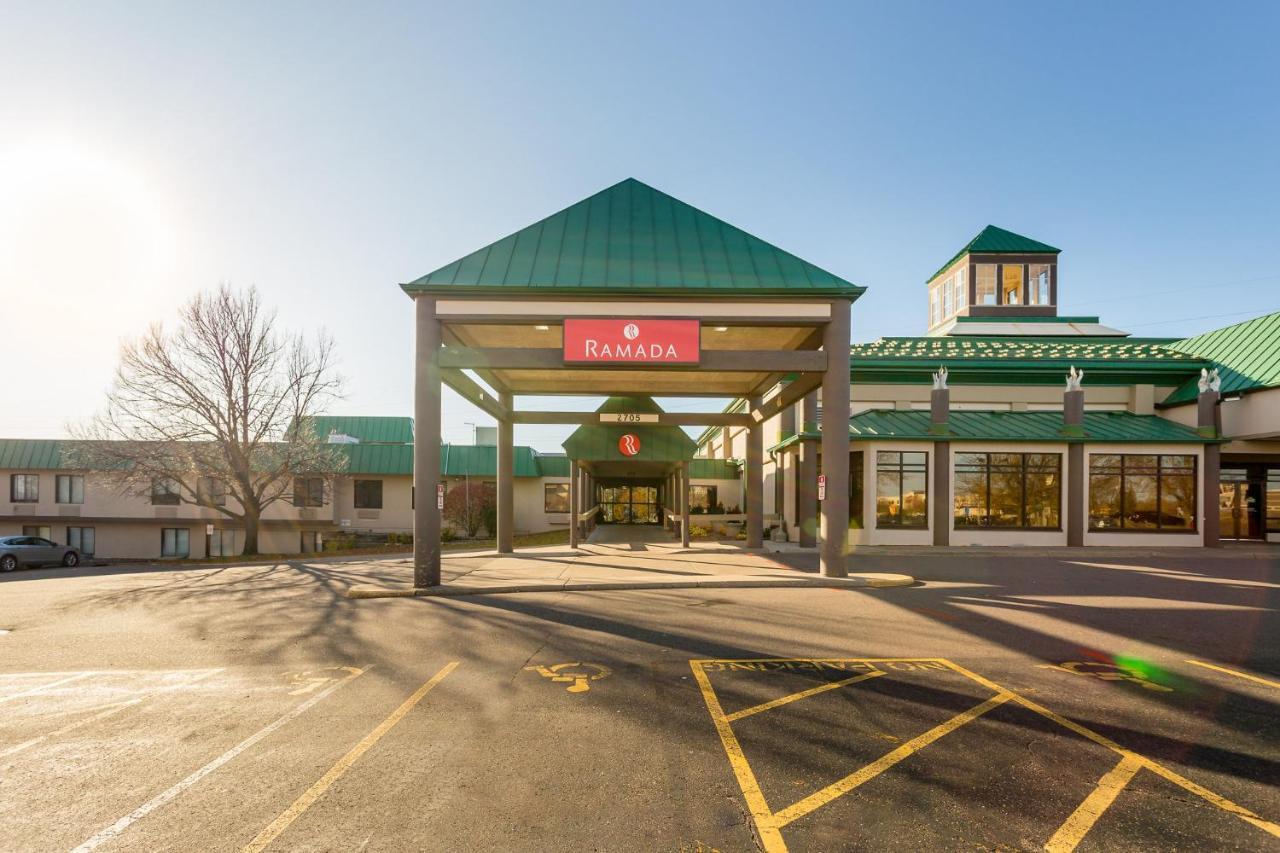 Ramada By Wyndham Plymouth Hotel & Conference Center Buitenkant foto