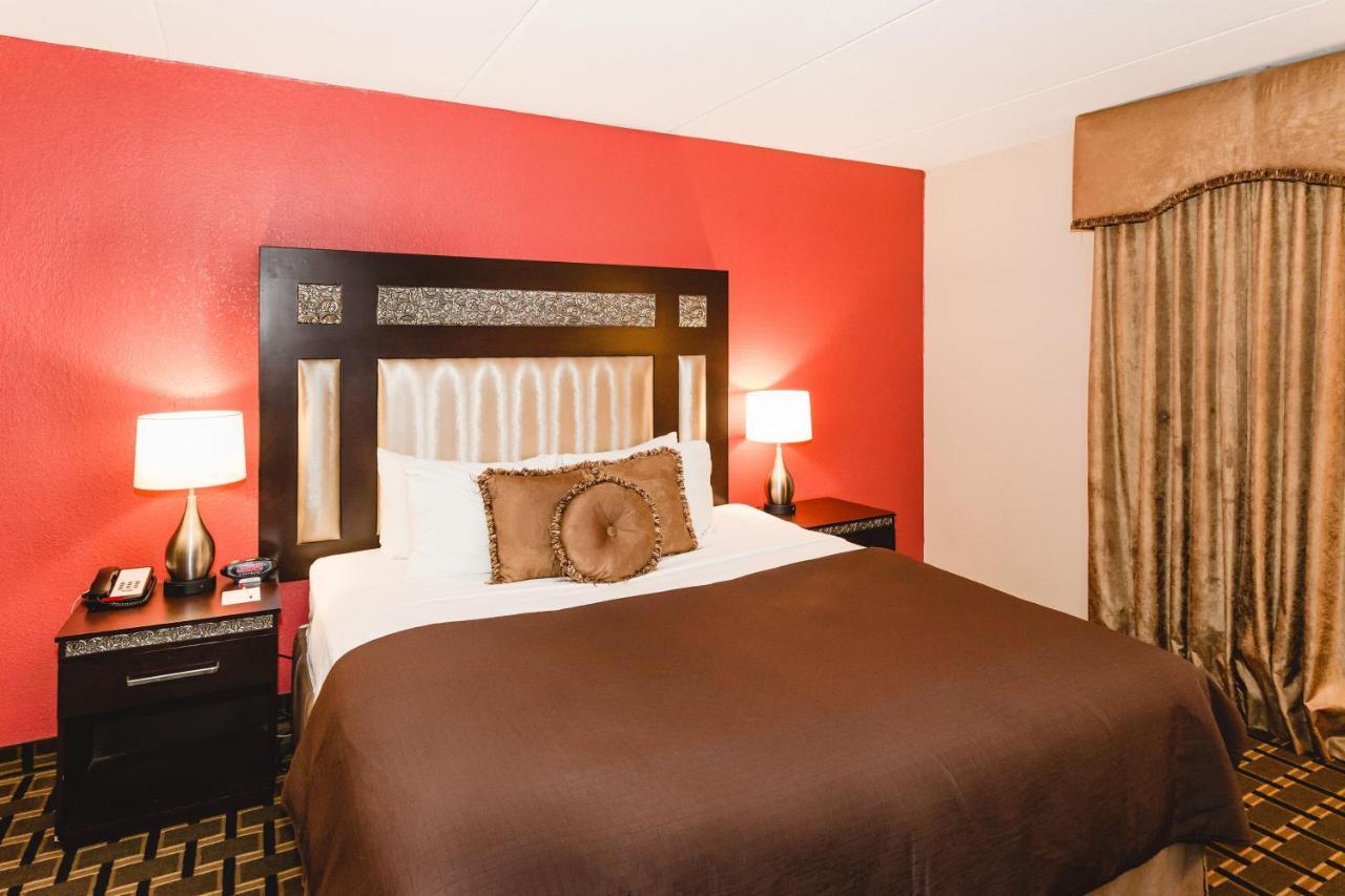 Ramada By Wyndham Plymouth Hotel & Conference Center Buitenkant foto