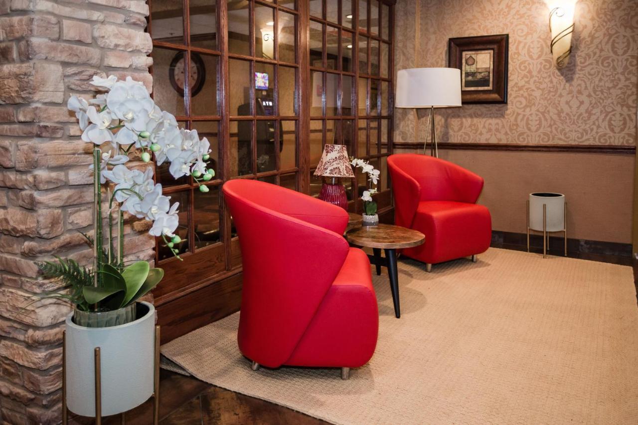 Ramada By Wyndham Plymouth Hotel & Conference Center Buitenkant foto